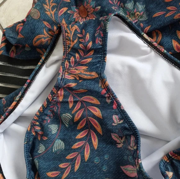 New Averie Halley Crossover Floral One Piece Swimsuit L - Picture 9 of 16